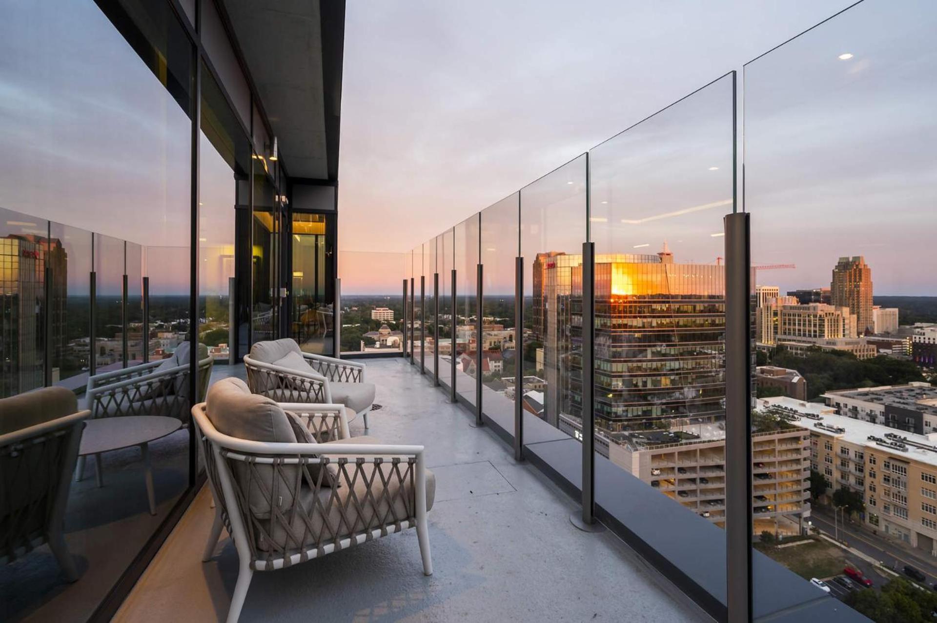 High-Rise Apt Raleigh Free Parking & Sunset View 1 Dış mekan fotoğraf